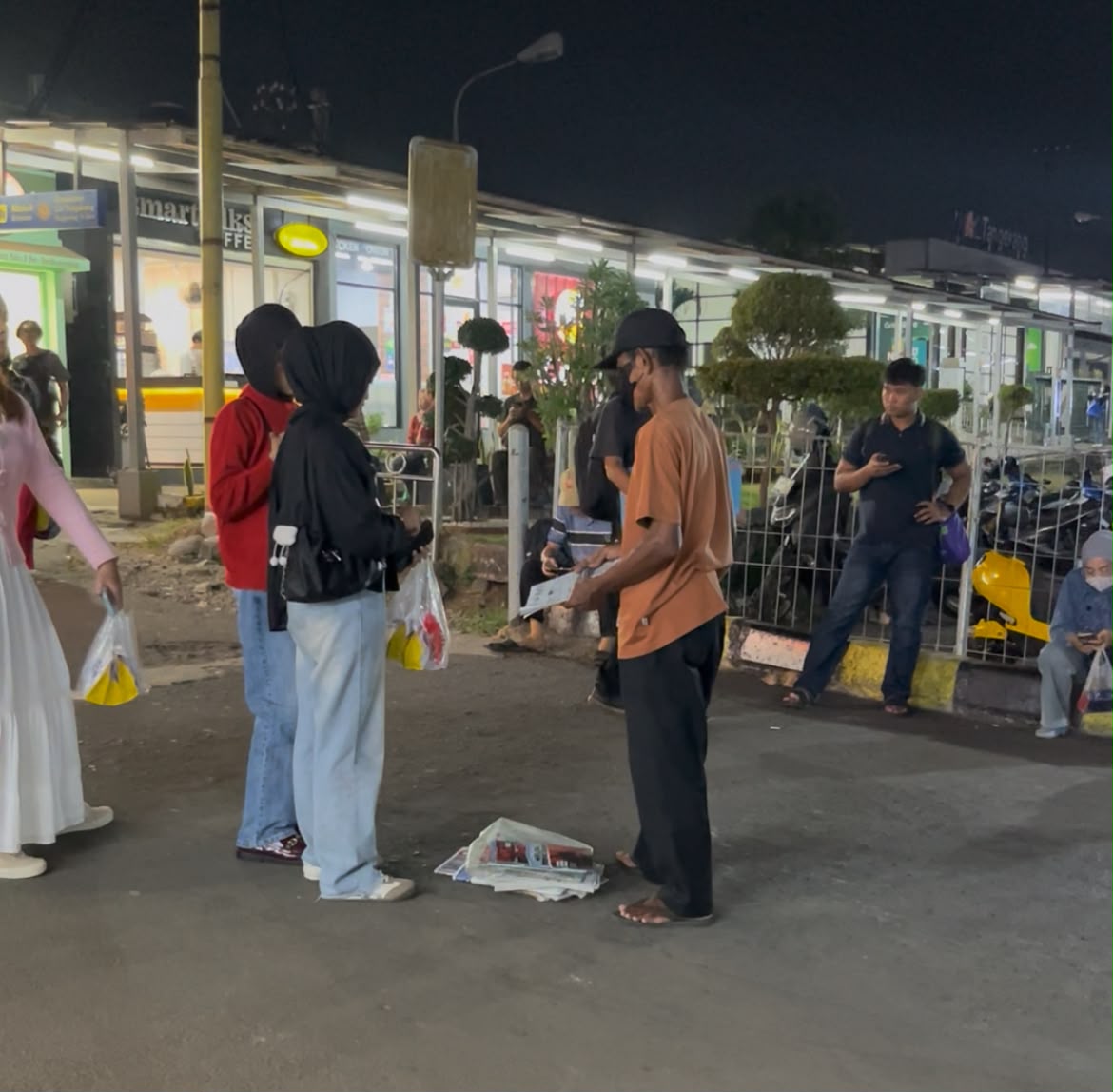 20 Tahun Bertahan, Suparlan (66) Masih Setia Jual Koran di Stasiun Tangerang di Tengah Gempuran Media Digital
