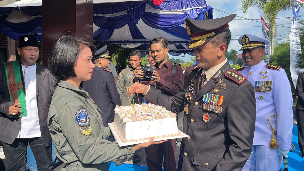 HUT ke-80 Bhayangkara, Kapolresta Tanjungpinang Ajak Warga Tingkatkan Kepedulian Sosial Lewat Bedah Rumah dan Sumur Umum