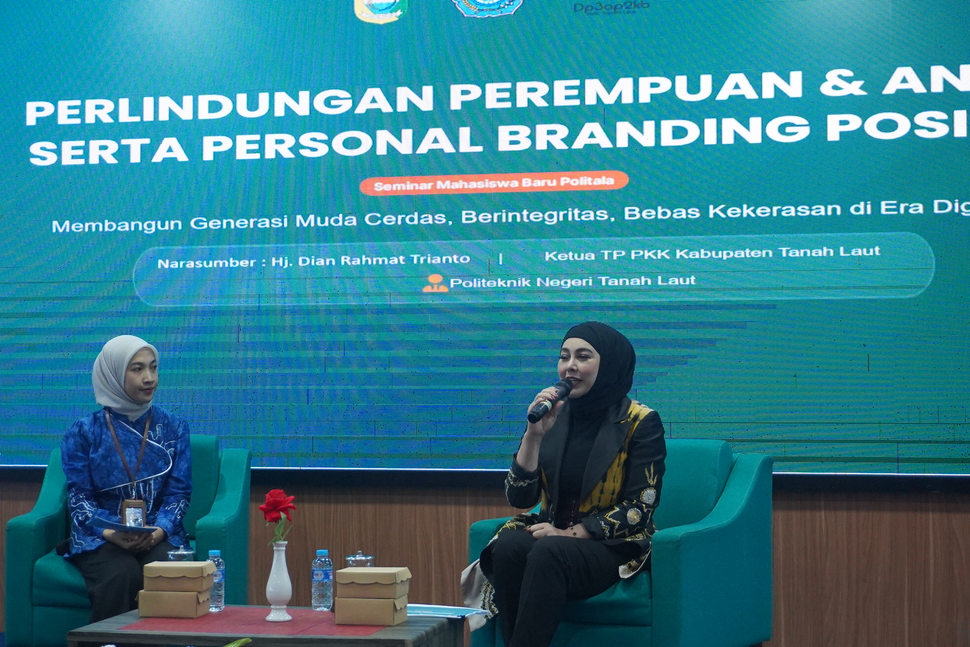 Ketua TP PKK Tanah Laut Hj Dian Rahmat Ingatkan Maba Politala Soal Batasan Pelecehan dan Bahaya Cyberbullying