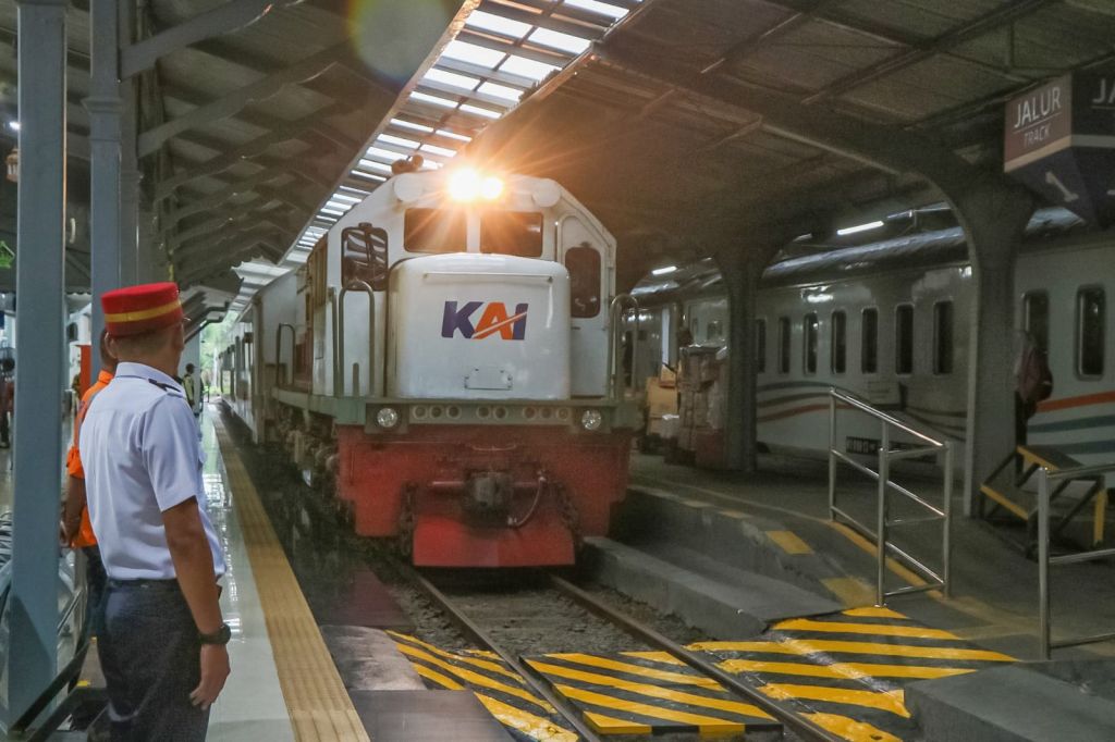13 Kereta Api dari Gambir Berhenti Luar Biasa di Stasiun Jatinegara Hari Ini Imbas Konser Akbar Monas 2026