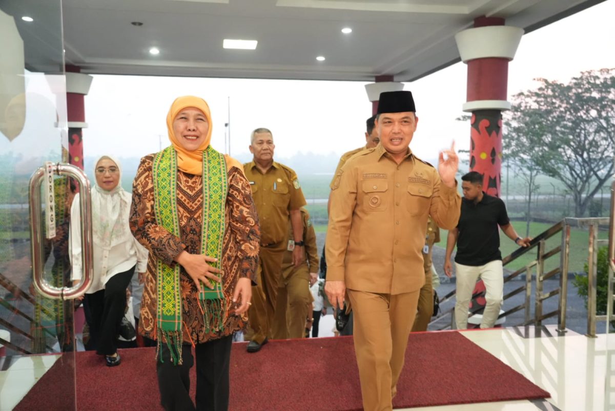 Gubernur Kalbar Ria Norsan Sambut Kedatangan Gubernur Jatim Khofifah di Bandara Supadio, Dorong Perkuat Rantai Pasok Ekonomi Antardaerah