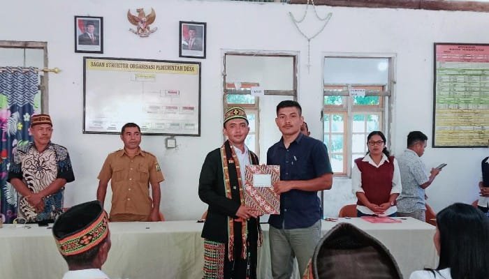 Jurnalis di Manggarai Valerius Isnoho Maju Pilkades Pinggang 2026, Ajak Politik Riang Gembira