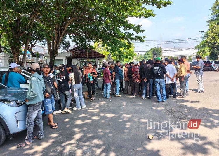 Jalan Rusak 12 Km di Pati Dijanjikan Sejak Bupati Sebelumnya, Warga Tompegunung Akhirnya Geruduk Kantor Bupati