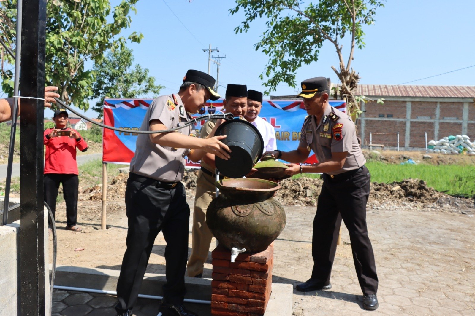 Polres Kudus Resmikan Sumur Bor di Makam Mbah Gareng, Solusi Air Bersih untuk Warga Undaan Lor saat Kemarau
