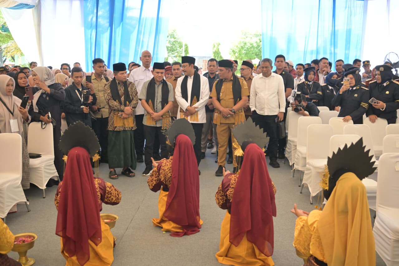 Wagub Aceh Fadhlullah Dampingi Mensos Saifullah Yusuf dalam Open House Sekolah Rakyat di Aceh Besar