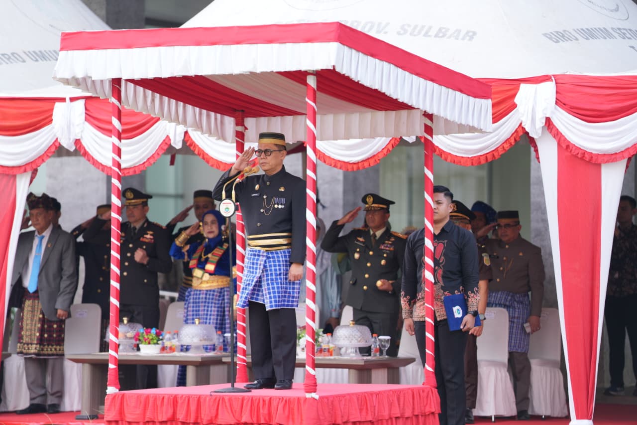 Sekda Sulbar Junda Maulana Pimpin Upacara Harganas ke-33, Ingatkan Peran Aktif Ayah dan Ibu Awasi Anak di Era Digital