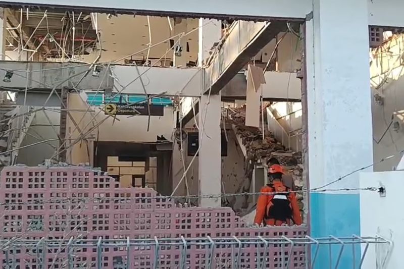 Gempa M 7,7 di Nagekeo: 1 Orang Tewas Tertimpa Reruntuhan di Dermaga Lorens Say Maumere, 2 Luka Dirawat