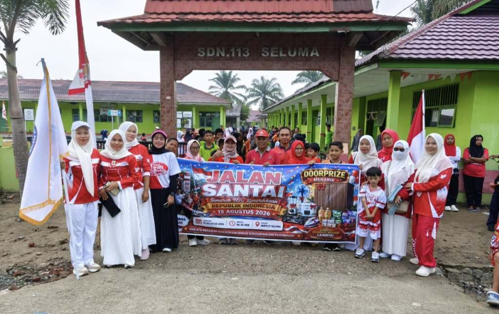 Ratusan Warga dan Pelajar Lintas Desa Ikut Jalan Santai HUT RI ke-81 di SMPN 21 Seluma, Hadiah Utama Menanti