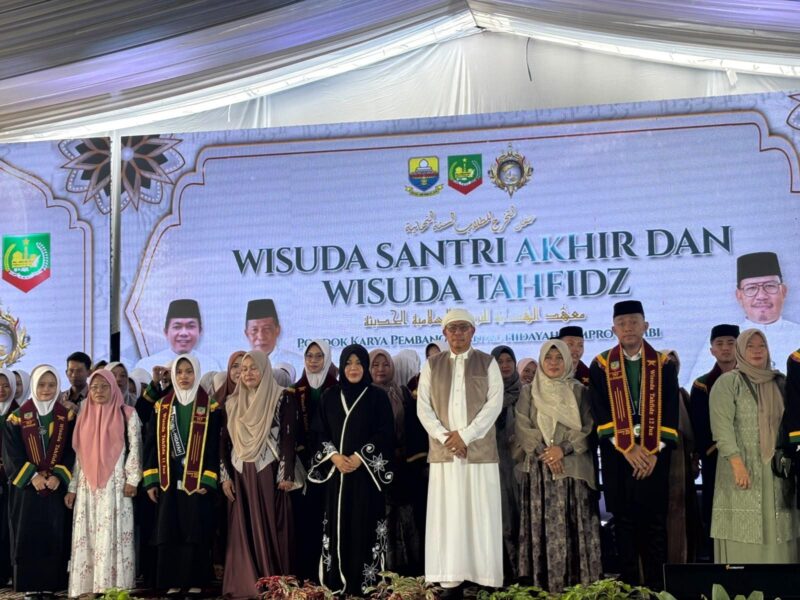 Momen Haru di Wisuda PKP Al-Hidayah Jambi: Mantan Santri Era 90-an yang Sukses di Mekkah Janjikan Umrah Gratis untuk Penghafal 30 Juz