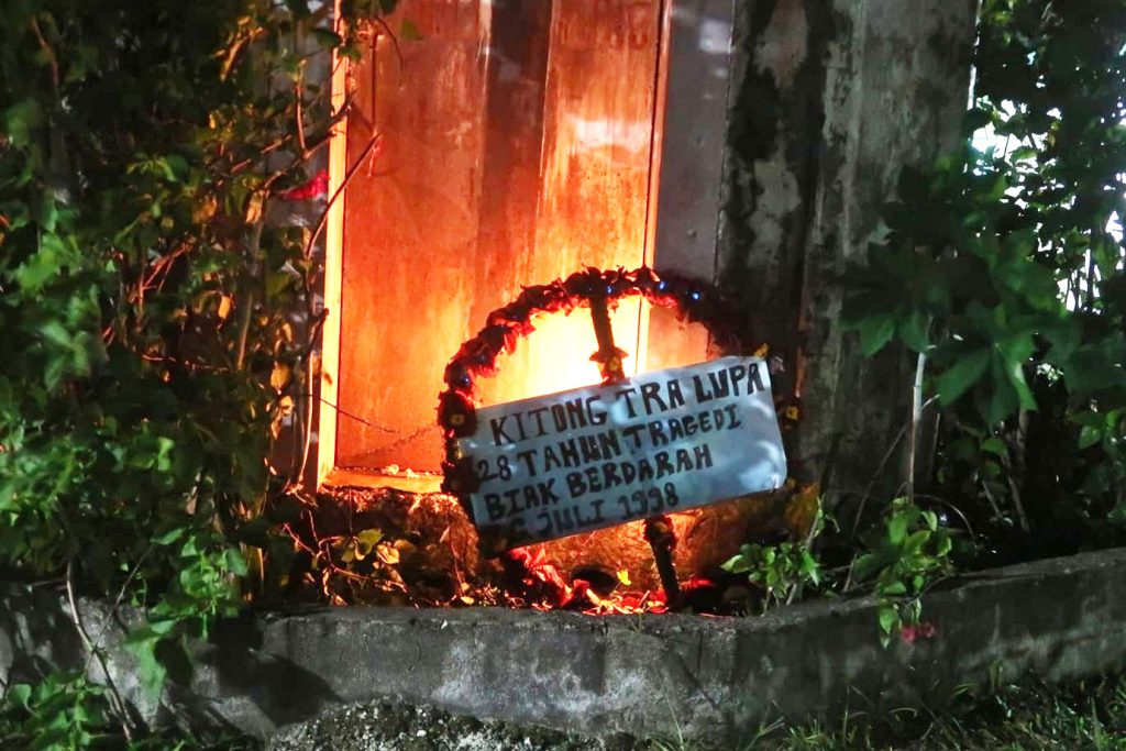 Pemuda Adat Byak Peringati 28 Tahun Tragedi Biak Berdarah dengan Ziarah dan Doa di Tower Air