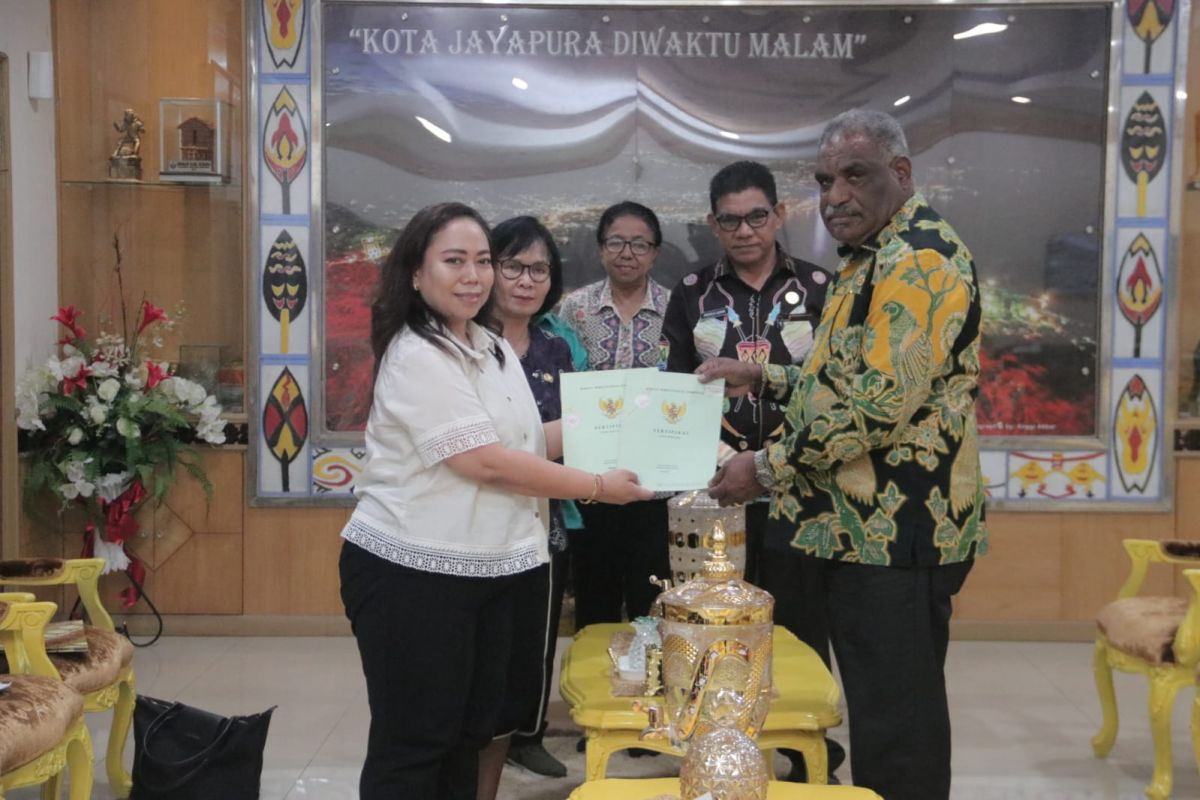 Pemkot Jayapura Terima Kembali Dua Sertifikat Tanah Aset Daerah dari Kemenkes RI, Termasuk Lahan Puskesmas Tanjung Ria