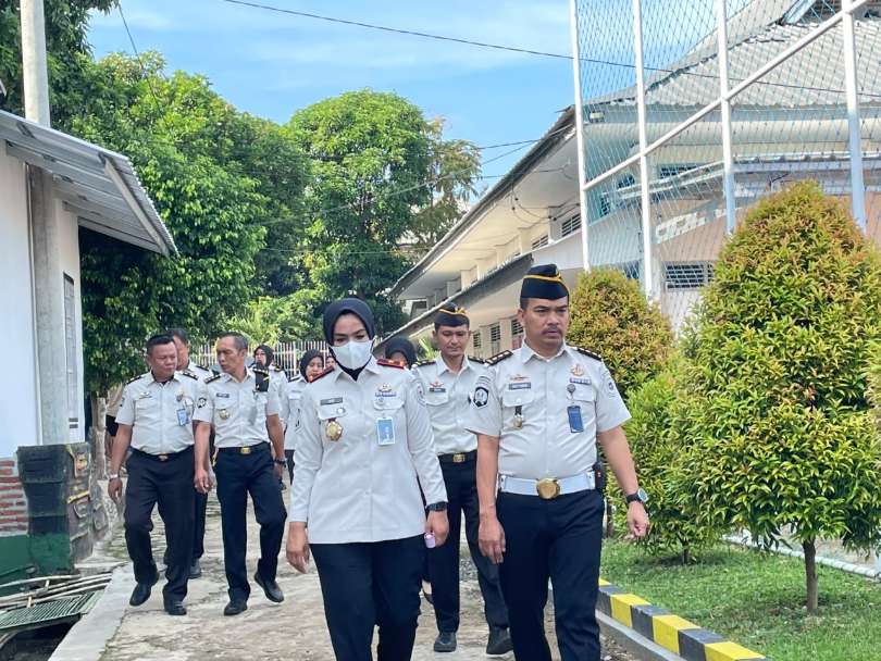 Kalapas Kelas I Bandar Lampung Ike Rahmawati Pimpin Deteksi Dini Usai Apel, Razia Telepon Ilegal dan Pungli Digencarkan