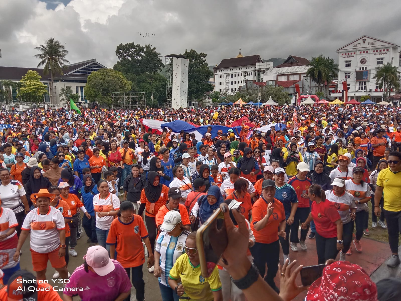 Polresta Ambon Buka Halaman Mapolresta untuk Nobar Piala Dunia 2026, Kapolres Ajak Warga Jaga Ketertiban