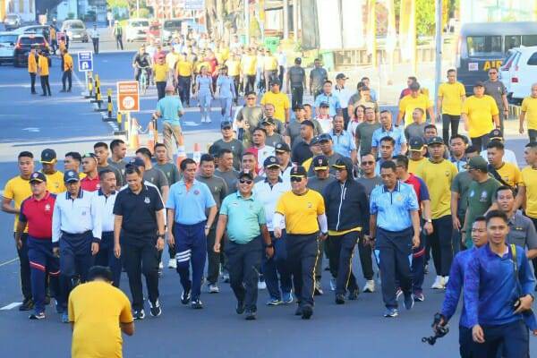 Pangdam dan Kapolda Sulut Pimpin Olahraga Bersama Ribuan Personel di Megamas Manado, Perkuat Sinergitas TNI-Polri