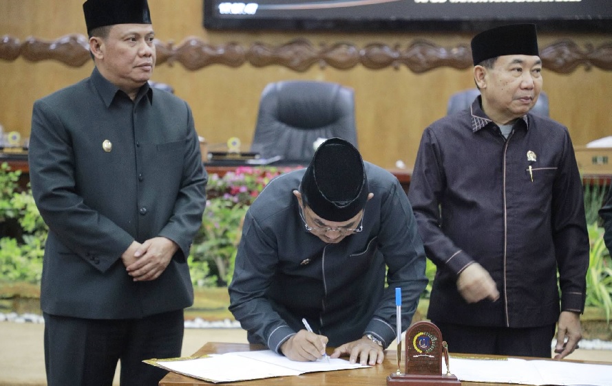 Pemkab Tanjab Barat dan DPRD Teken Nota Kesepakatan Perubahan KUA-PPAS APBD 2026, Ini Arahan Bupati Anwar Sadat