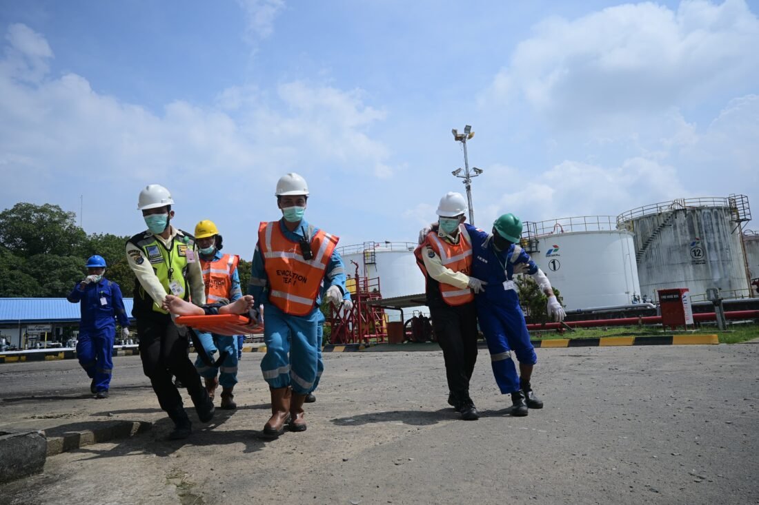 Pertamina Patra Niaga Gelar Simulasi Tanggap Darurat di Fuel Terminal Tarakan, 3 Pekerja Dievakuasi dalam Skenario Kebocoran