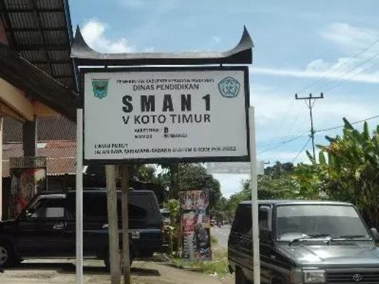 Tim Dosen PNP Latih Siswa SMAN 1V Koto Timur Padang Pariaman Susun Prompt AI yang Efektif untuk Pembelajaran