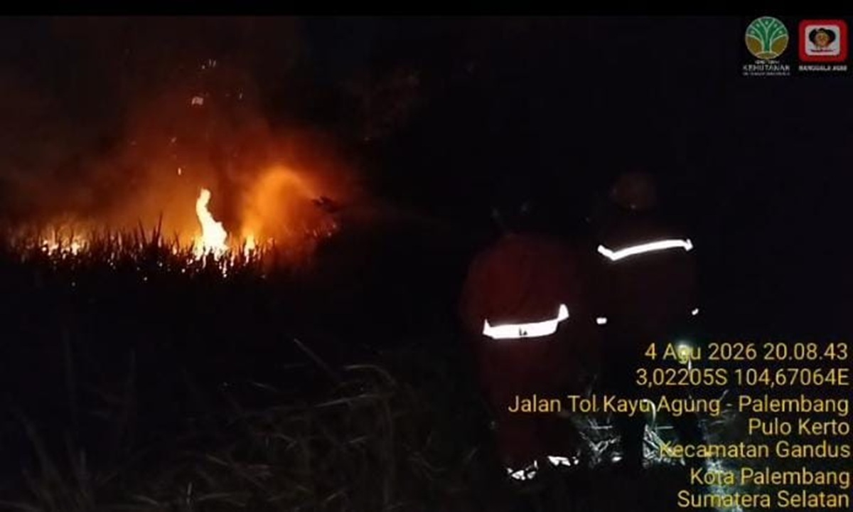 Karhutla Mulai Ancam Palembang, Lahan Kosong di Pulokerto Gandus Dekat Tol Kayuagung-Palembang Terbakar