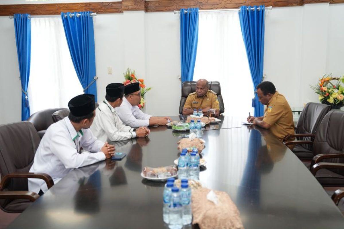 Gubernur Papua Minta Baznas Perluas Manfaat Zakat untuk Kesejahteraan Warga