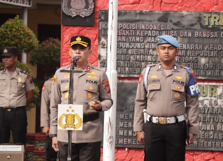 Polres Binjai Lepas 7 Personel Purnabakti dengan Tradisi Kepolisian, Kapolres Sebut Pengabdian Mereka Jadi Inspirasi