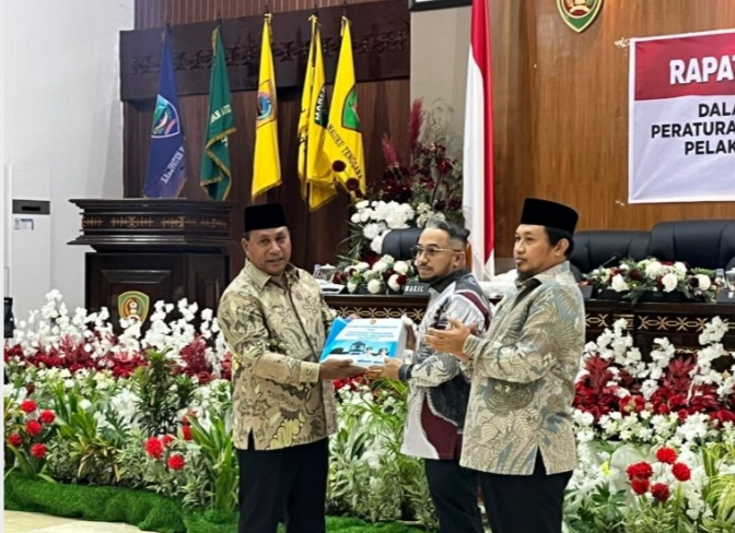 Wagub Malutus Serahkan LPJ APBD 2025 ke DPRD, Pendapatan Daerah Rp2,75 Triliun dan Kembali Raih Opini WTP