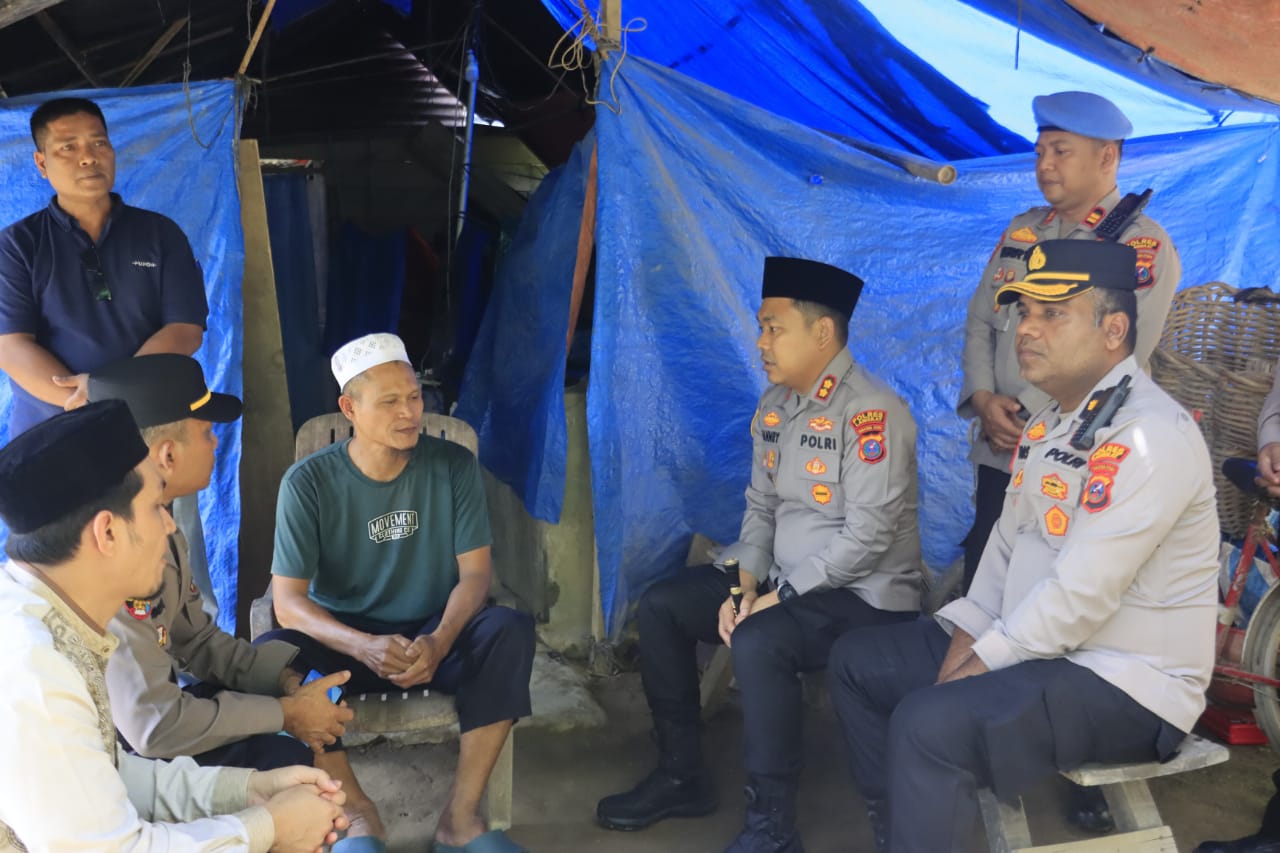 Banjir di Besitang Langkat: 100 Karung Beras Disalurkan Kapolres untuk Warga Dusun VI Sidodadi