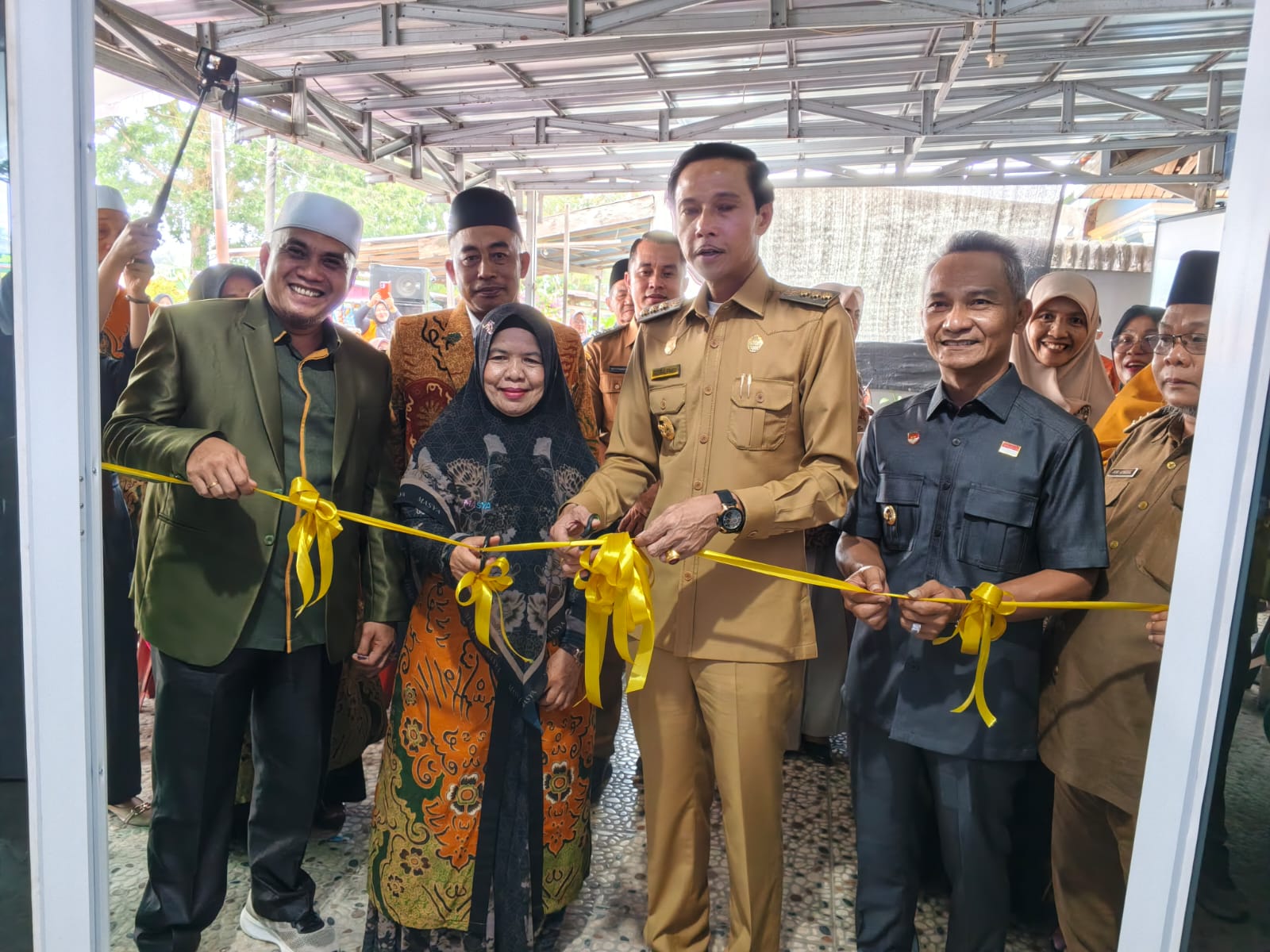 Bupati Kaur Resmikan ARG Travel Cabang Baru, Satu Tiket Umrah Gratis untuk Imam Masjid Disiapkan