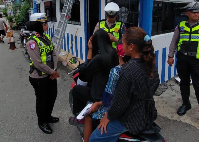 Satlantas Polres Karimun Beri Teguran Tertulis ke Pengendara Motor Tanpa Helm, Edukasi Cegah Kecelakaan