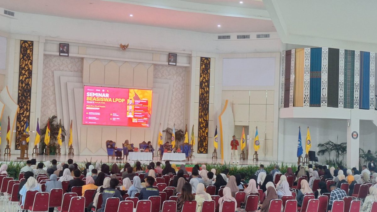 Ratusan Mahasiswa UHO Kendari Padati Seminar Beasiswa LPDP 2026, Dr. Herman: Jangan Takut Bersaing, Persiapkan Diri