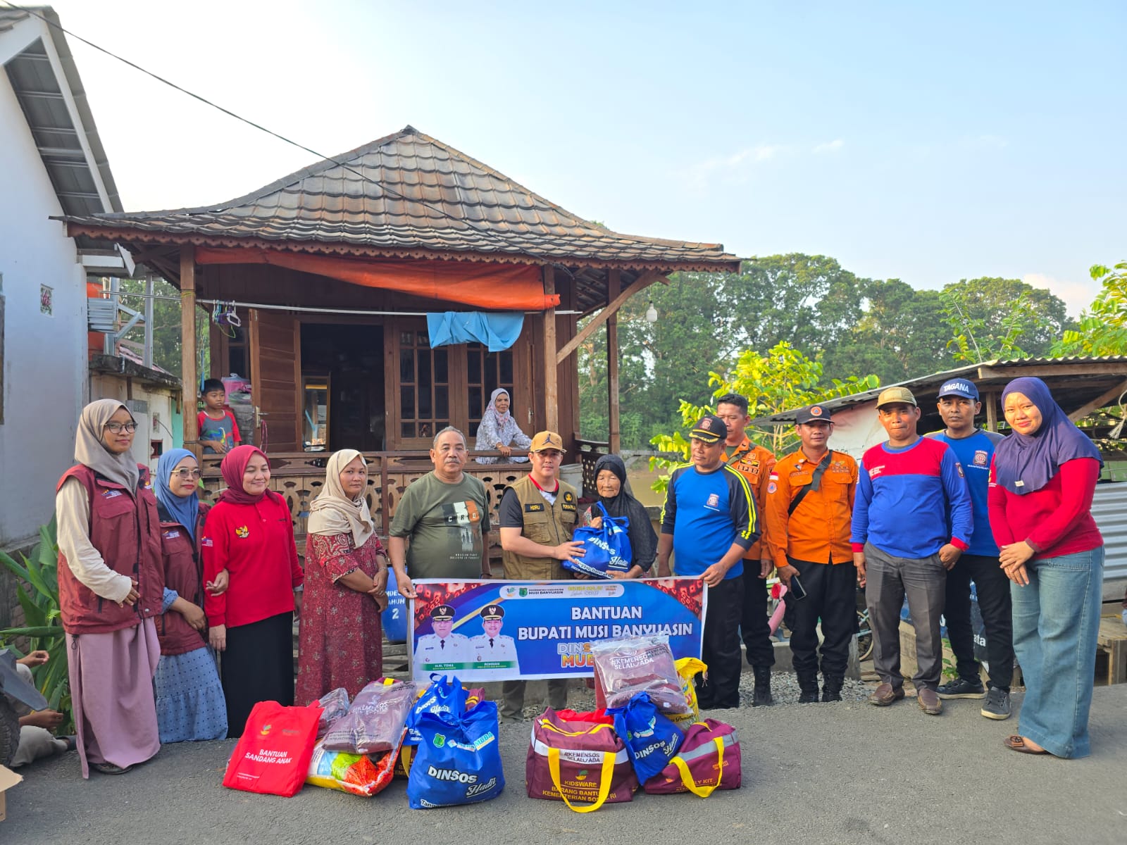 Rumah Warga Longsor di Lais, Bupati HM Toha Tohet Perintahkan Penanganan Darurat dan Bantuan Korban