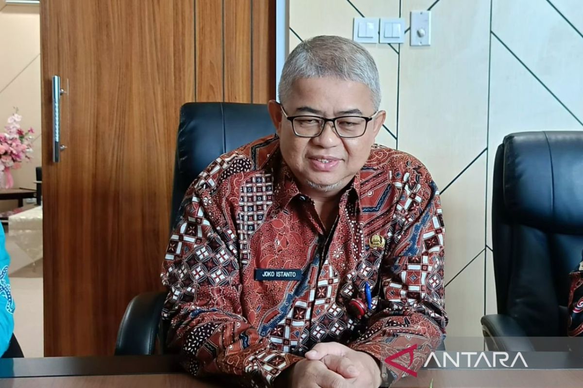 DLH Kaltim Gandeng FPIK Unmul Bersihkan Sampah di Tujuh Pantai, Sampel Limbah Plastik Diuji di Laboratorium
