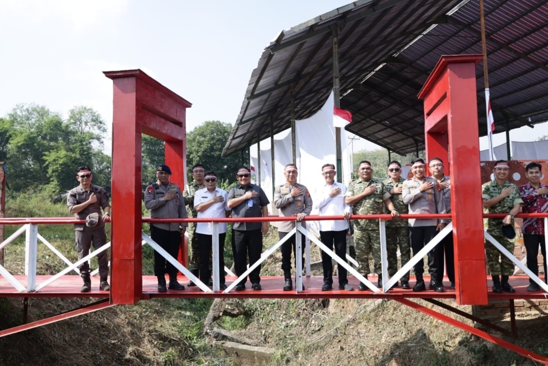 Jembatan Merah Putih di Banyuasin Resmi Beroperasi, 2.000 Warga Terima Sembako dan Layanan Kesehatan dari Polda Sumsel