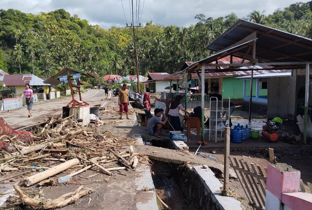 Banjir Bandang dan Longsor Terjang Muara Bone, 1 Rumah Hanyut Terbawa Arus, 105 Jiwa Mengungsi
