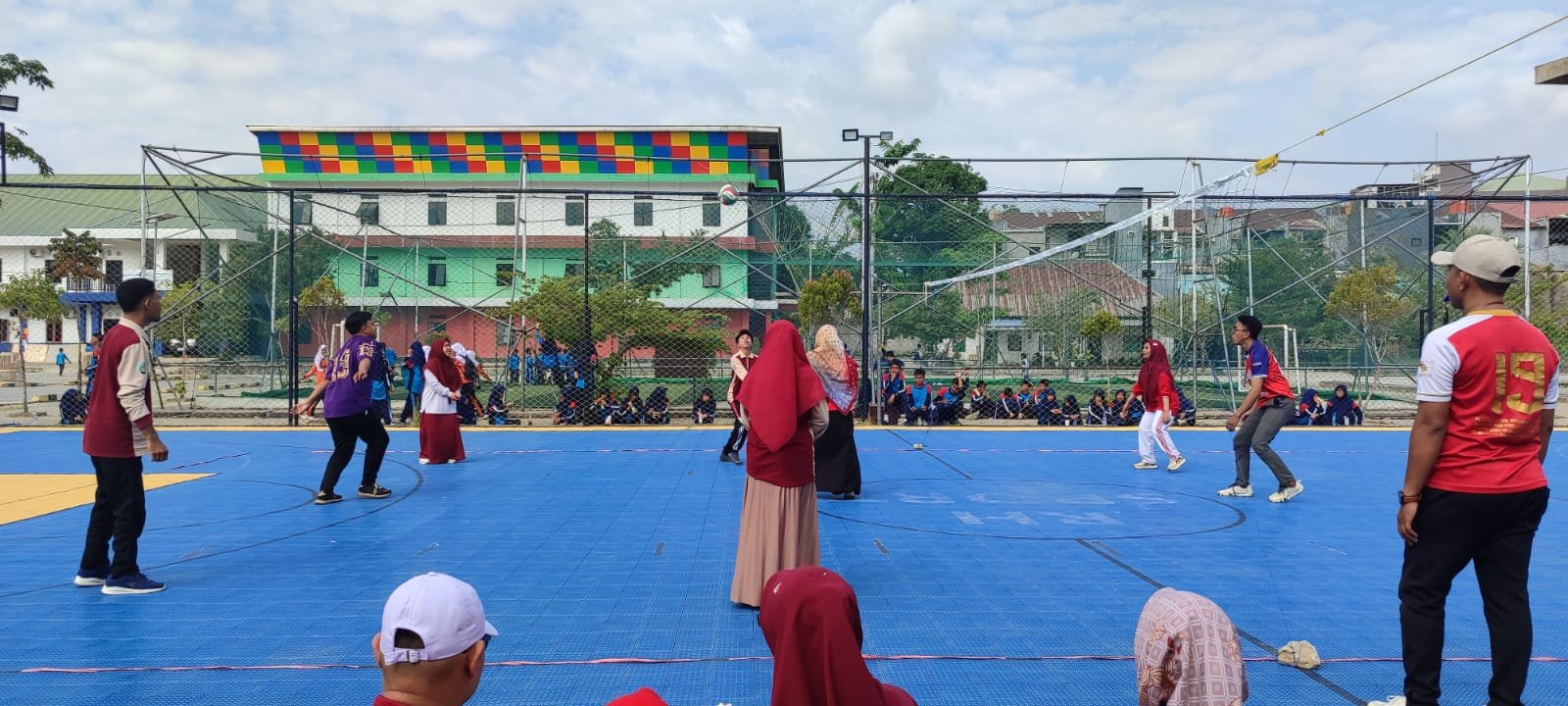 MTs Pesri Kendari Gelar Lomba Voli Guru dan Aneka Perlombaan Rayakan HUT ke-81 RI, Tanamkan Nasionalisme ke Siswa