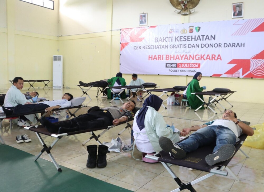 Polres Kuningan Kumpulkan 124 Kantong Darah di Hari Bhayangkara ke-80, Kapolres Ikut Donor