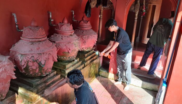 Aksi Bersih-Bersih Masjid Kedung Menjangan di Cirebon Digelar Pemuda, Target Jadikan Wisata Religi Lebih Nyaman