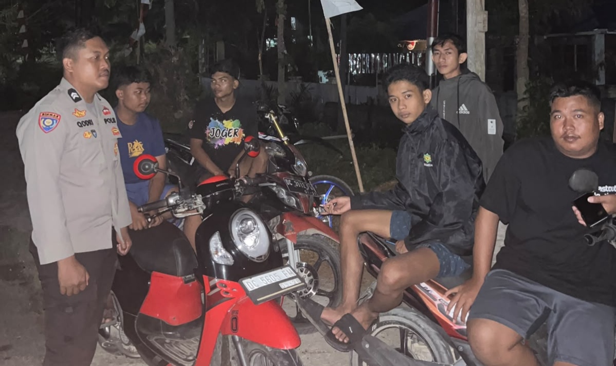 Bhabinkamtibmas Polsek Pangale Sambangi Warga Desa Kombiling, Briptu Ahmad Qodri Imbau Jaga Kamtibmas Bersama