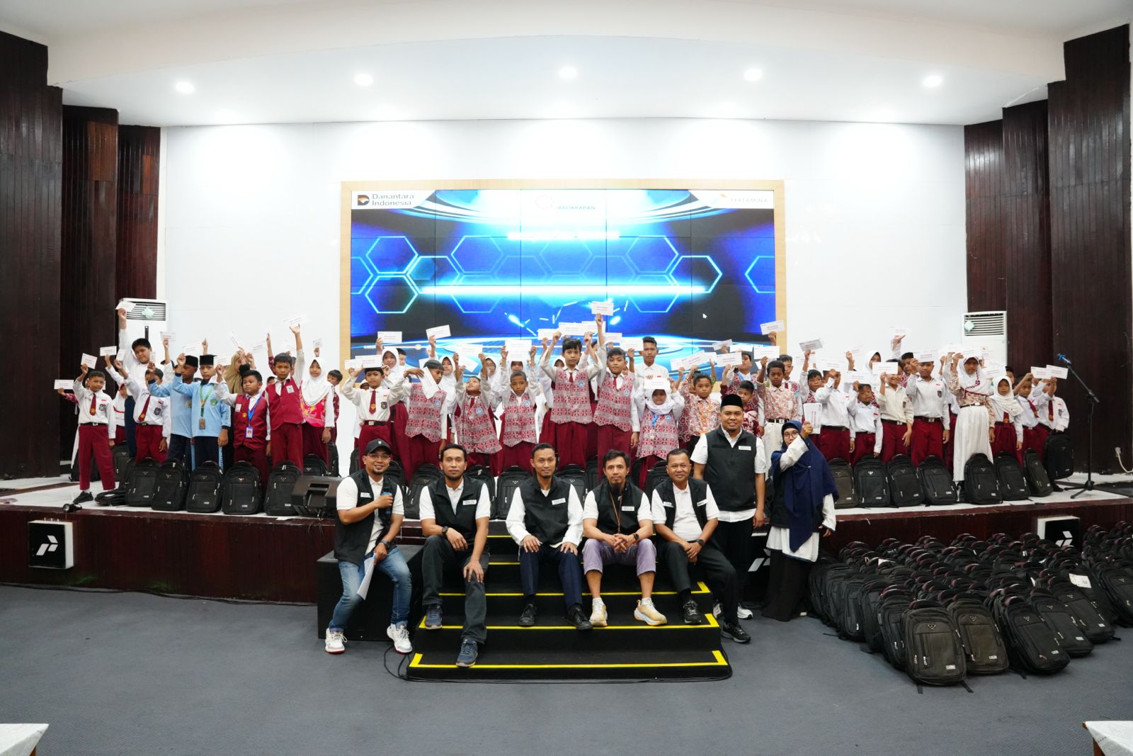 300 Pelajar Balikpapan Terima Bantuan Perlengkapan Sekolah dan Dana Pendidikan Rp 82,5 Juta dari BAZMA Pertamina