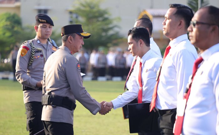 Kapolda Sumsel Sandi Nugroho Beri Penghargaan ke 170 Personel Berprestasi, Ingatkan Jaga Kebugaran di Tengah Tugas