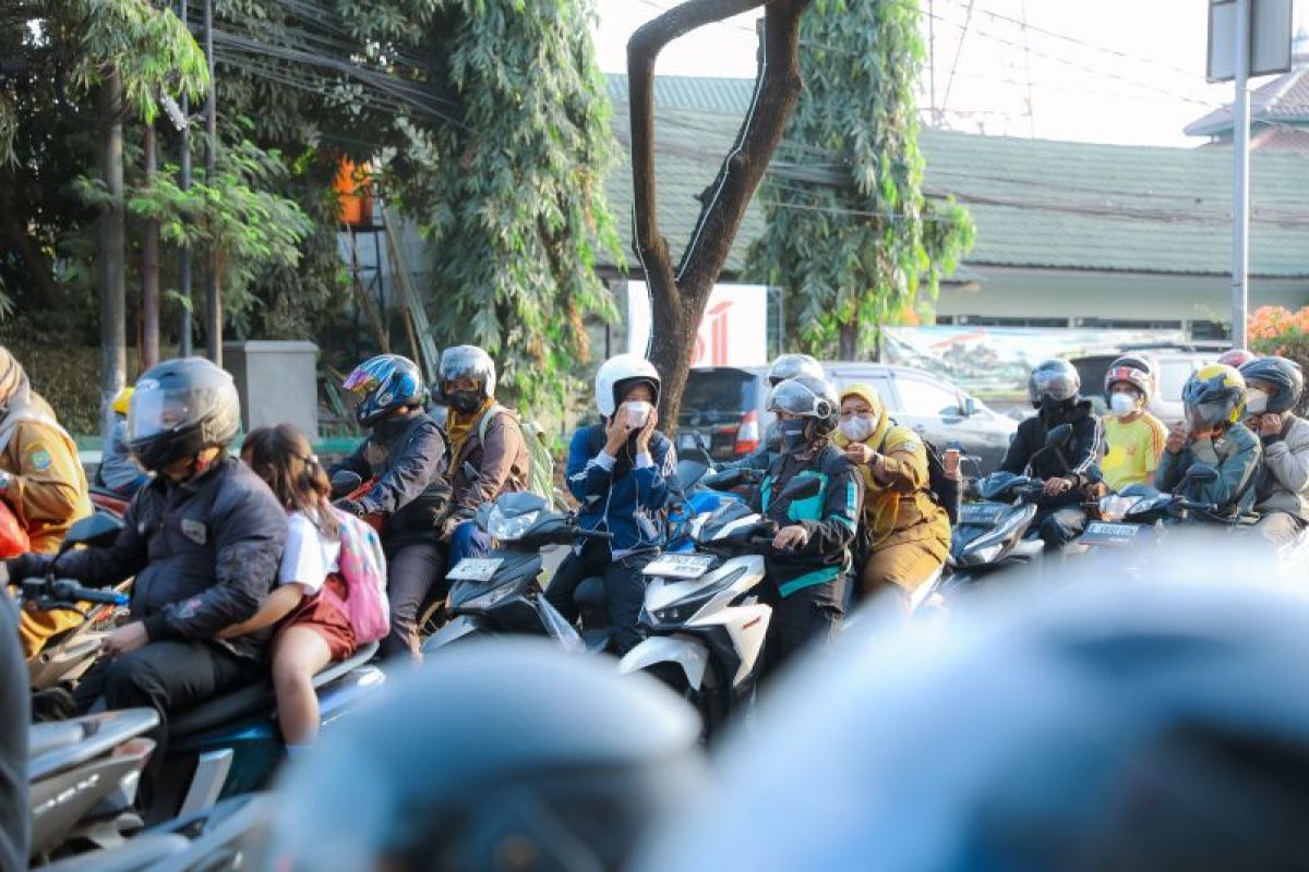 DLH Kota Tangerang Imbau Anak, Lansia, dan Penderita Gangguan Pernapasan Pakai Masker Saat Aktivitas di Luar