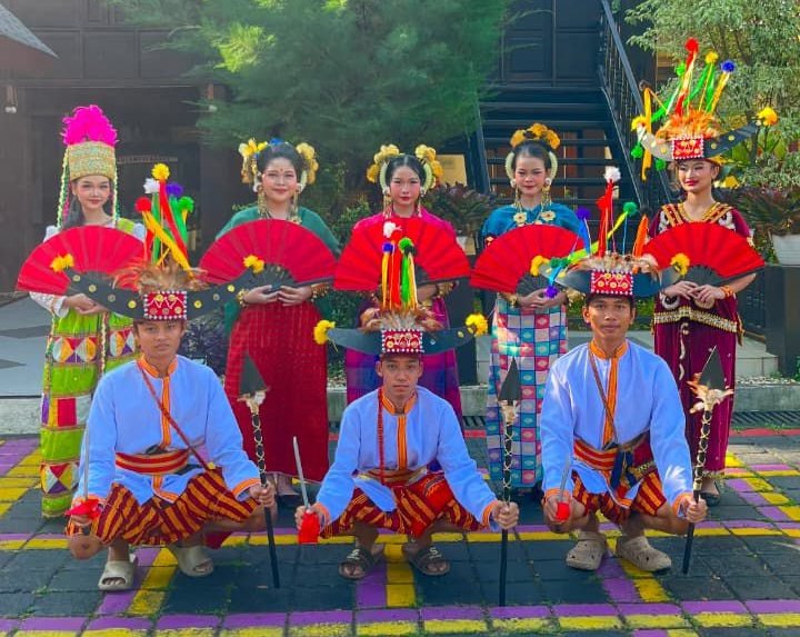 Anjungan Sulbar di TMII Perkenalkan Pakaian Adat 4 Etnis ke Pengunjung Soul of Youth Jakarta