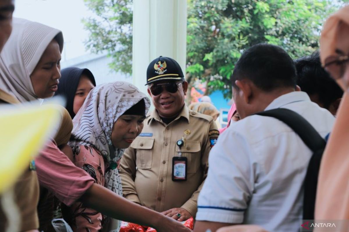 Operasi Pasar Diskoumperindag Kabupaten Serang Diserbu Emak-emak Gunungsari, Minyakita Rp15.500 Ludes
