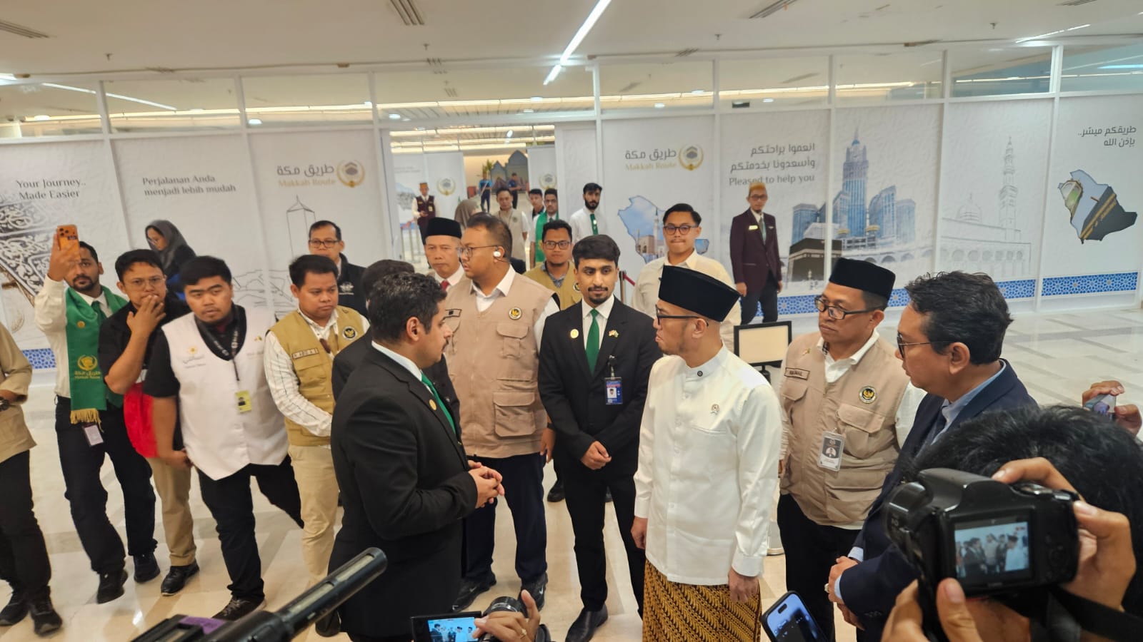 Wamenhaj Dahnil Tinjau Makkah Route di Makassar, Imbau Jemaah Haji Jaga Fisik Hadapi Suhu 43 Derajat
