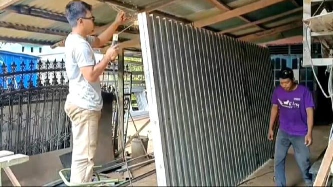 Rupiah Melemah, Perajin Teralis di Lampung Selatan Keluhkan Harga Tiner dan Cat yang Meroket