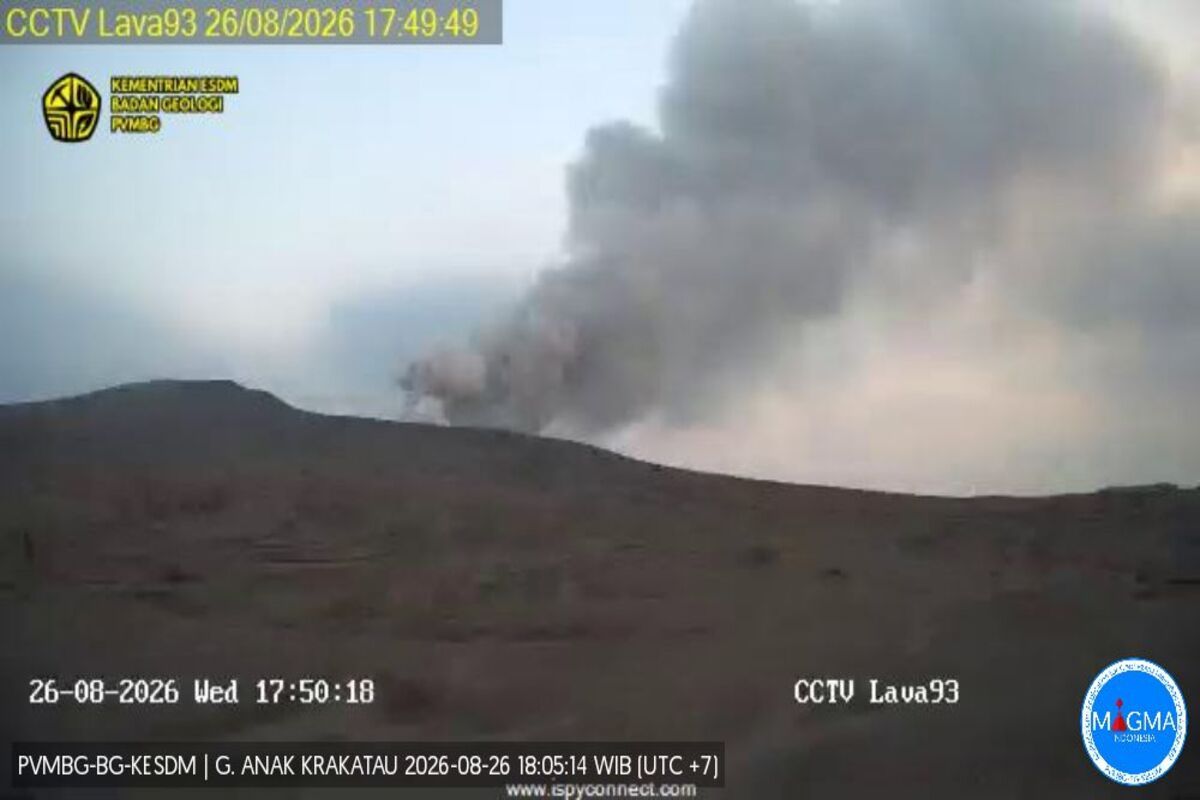 Gunung Anak Krakatau Erupsi 13 Kali Sepanjang Rabu, Kolom Abu Capai 300 Meter dari Puncak
