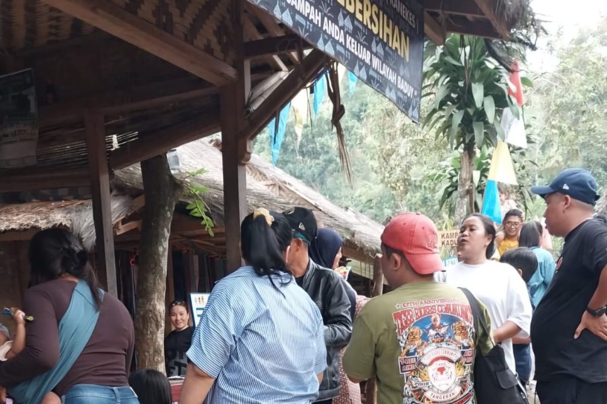 2.700 Wisatawan Serbu Kampung Badui di Lebak Sambil Berburu Durian, Harga Rp 30 Ribu-Rp 100 Ribu per Butir