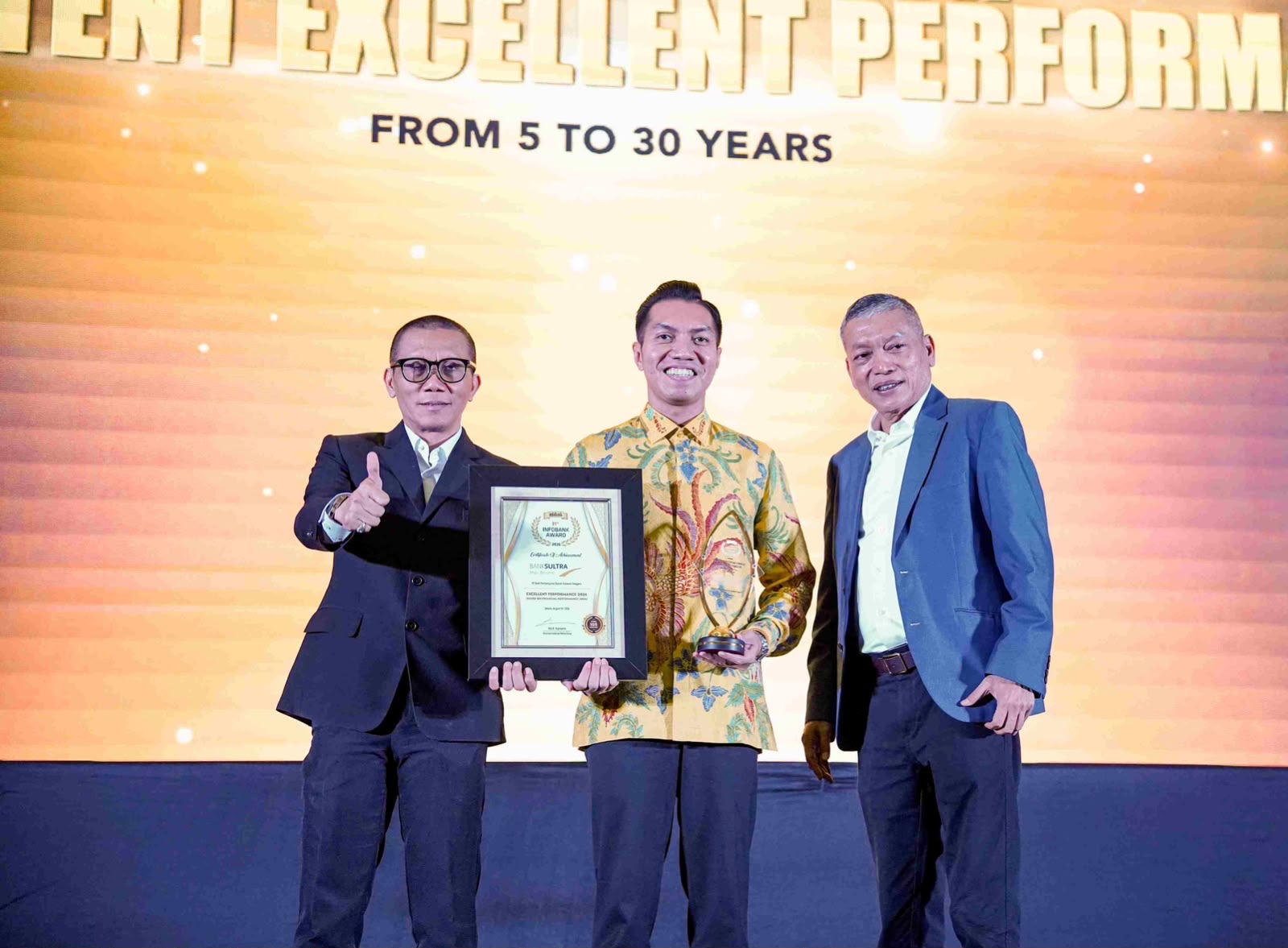25 Tahun Berturut-Turut Raih Predikat Kinerja Sangat Baik, Bank Sultra Borong Dua Penghargaan di Infobank Award 2026