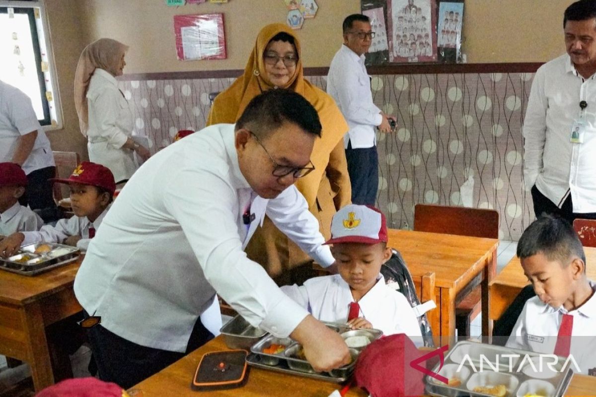 KSP Dudung Abdurachman Tinjau Langsung Pelaksanaan MBG di Purwakarta Pascalibur Sekolah, Pantau Kualitas Menu hingga Distribusi