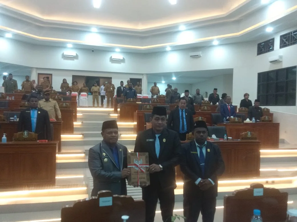 Wakil Bupati Jayapura Serahkan LKPD 2025 ke DPRK, Defisit Anggaran dan Aspirasi Pengusaha Sentani Dibahas