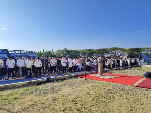 Ribuan Warga dan Bupati Sidrap Gelar Shalat Istisqa di Stadion Ganggawa, Mohon Hujan Turun Akibat Kemarau Panjang
